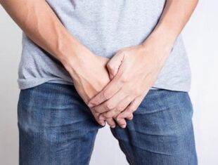 Un miembro de un hombre en un hombre