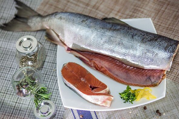 Keta es un pescado relativamente barato, rico en oligoelementos necesarios para un hombre. 
