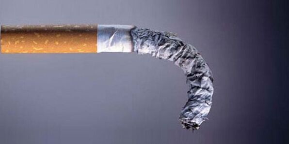 Fumar cigarrillos provoca el desarrollo de impotencia en los hombres. 